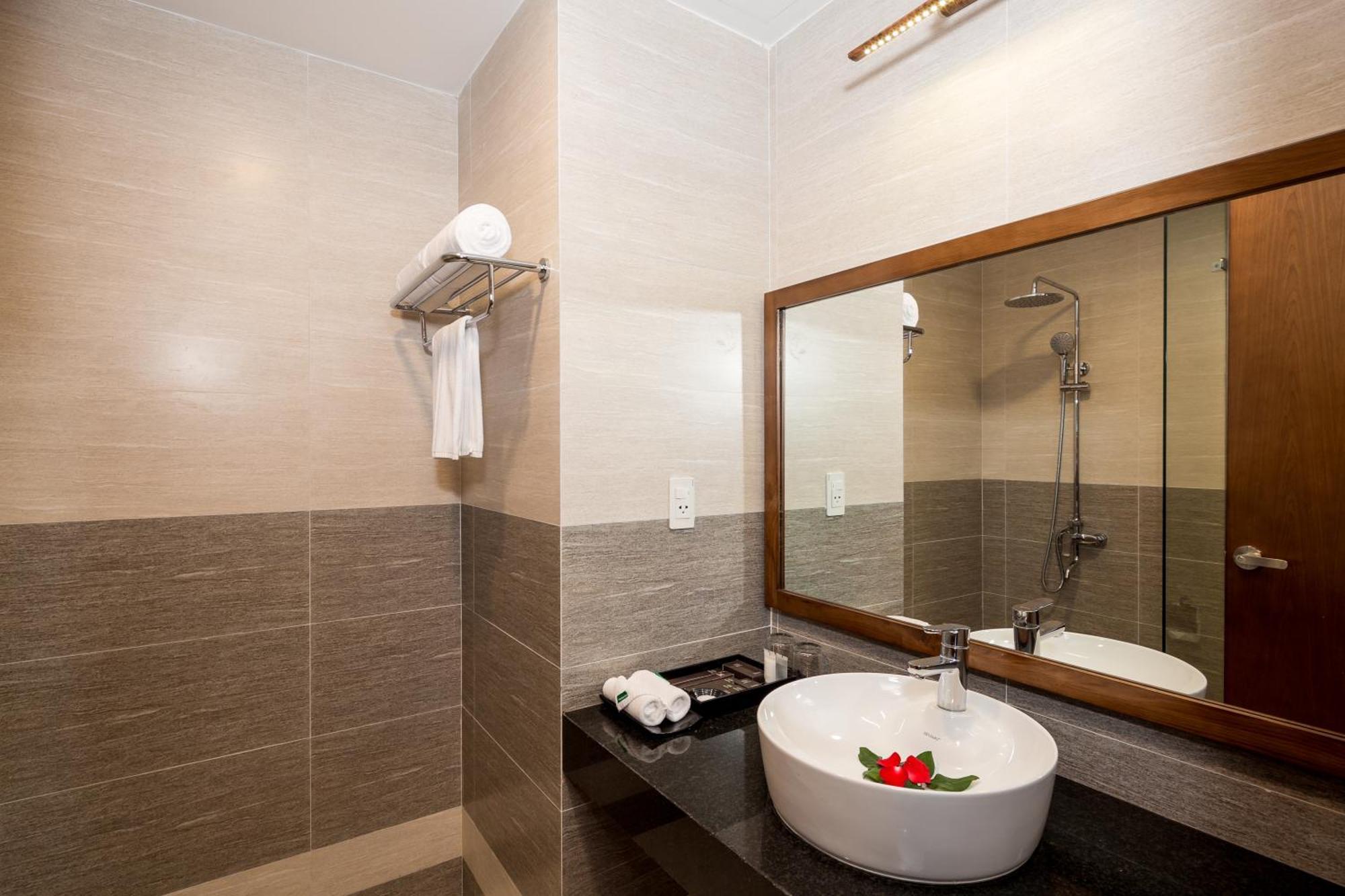 Tamarind Danang Beach Hotel Exterior photo