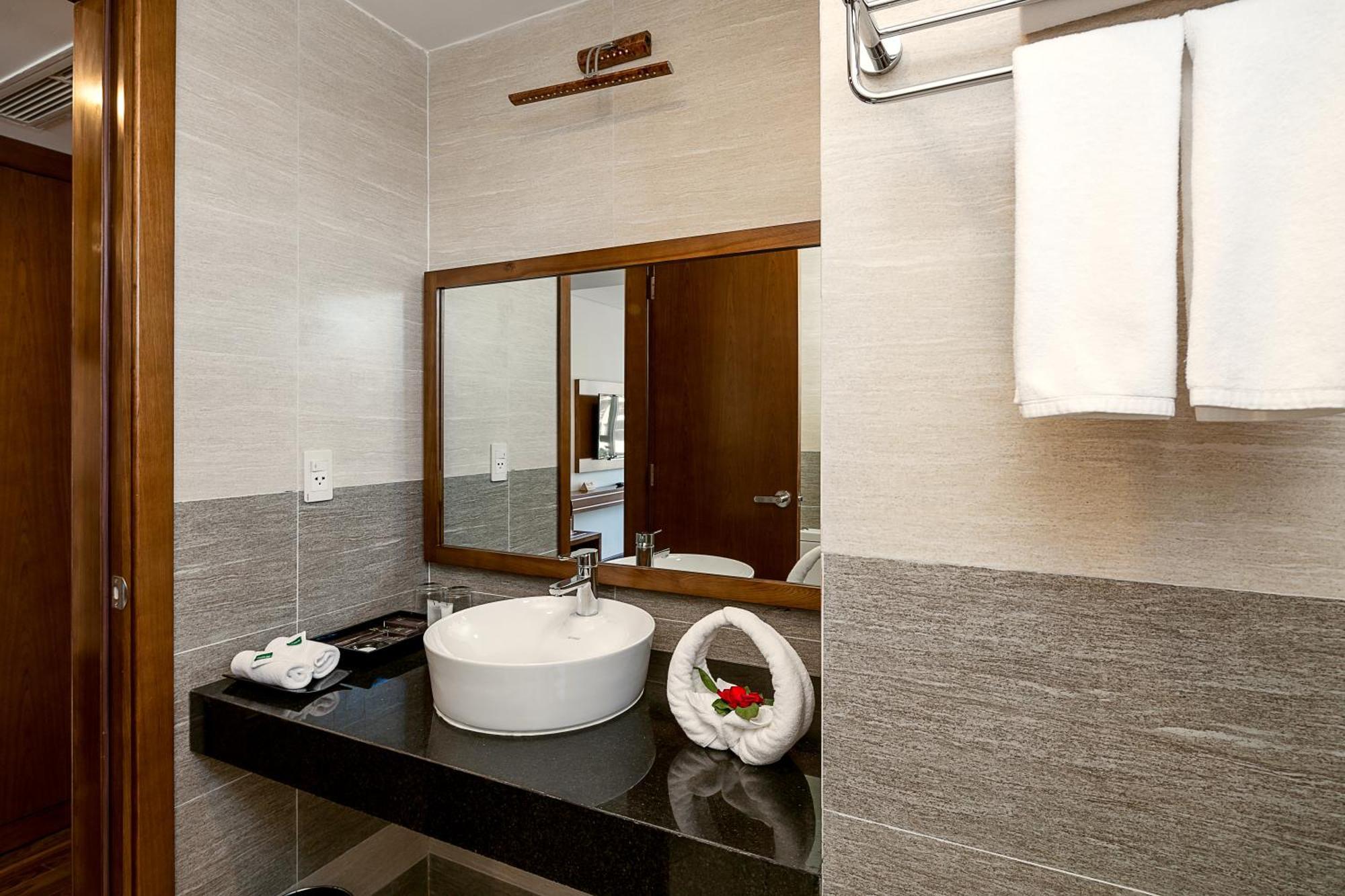 Tamarind Danang Beach Hotel Exterior photo